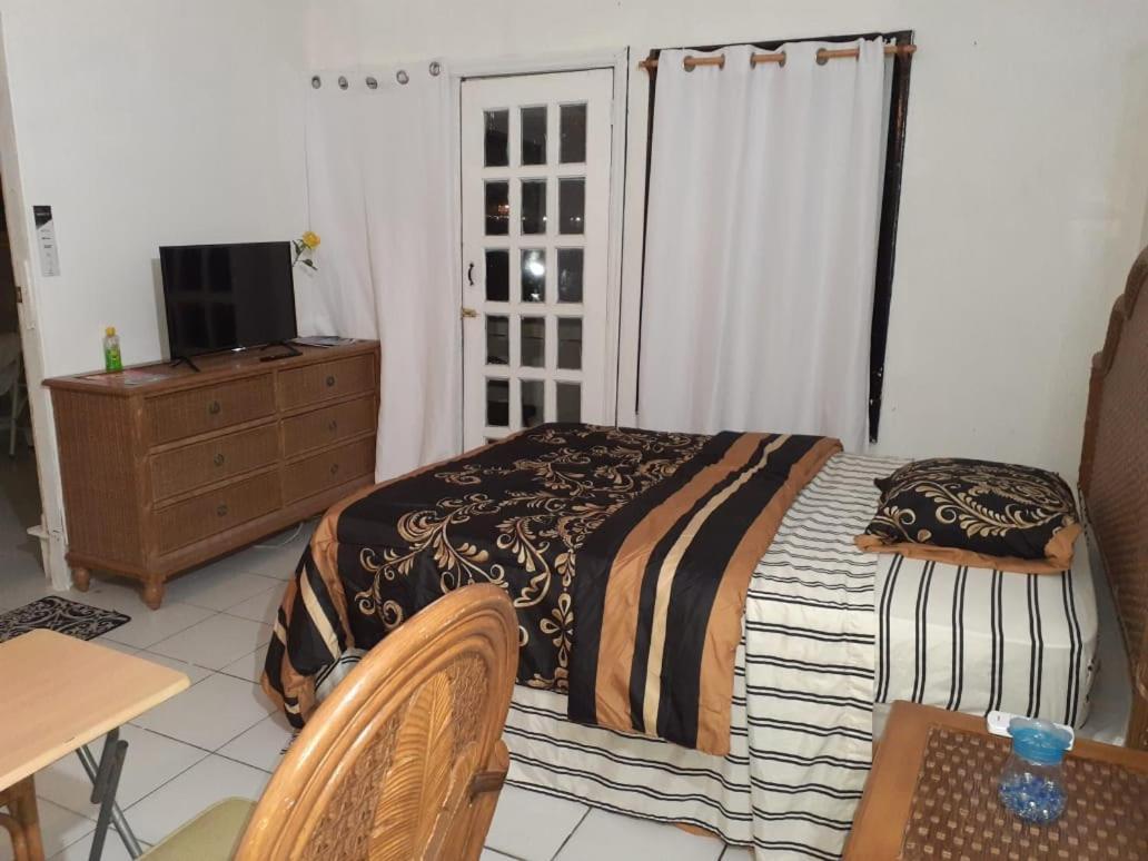 Calinago Friendly Family Sxm Bed & Breakfast Philipsburg  Exterior photo